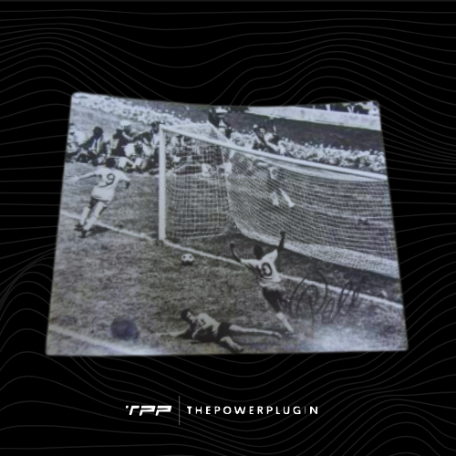 Pelé at Brazil (International Match) – Signed Photo