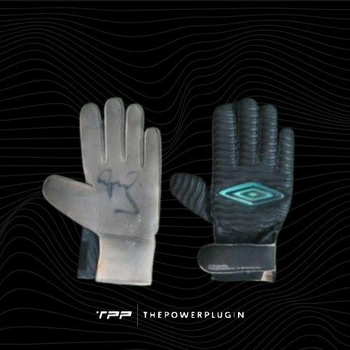 Peter Schmeichel – Goalkeeper Gloves (Umbro) – Signed